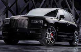 Rolls-Royce Cullinan Black Badge добрался до России.