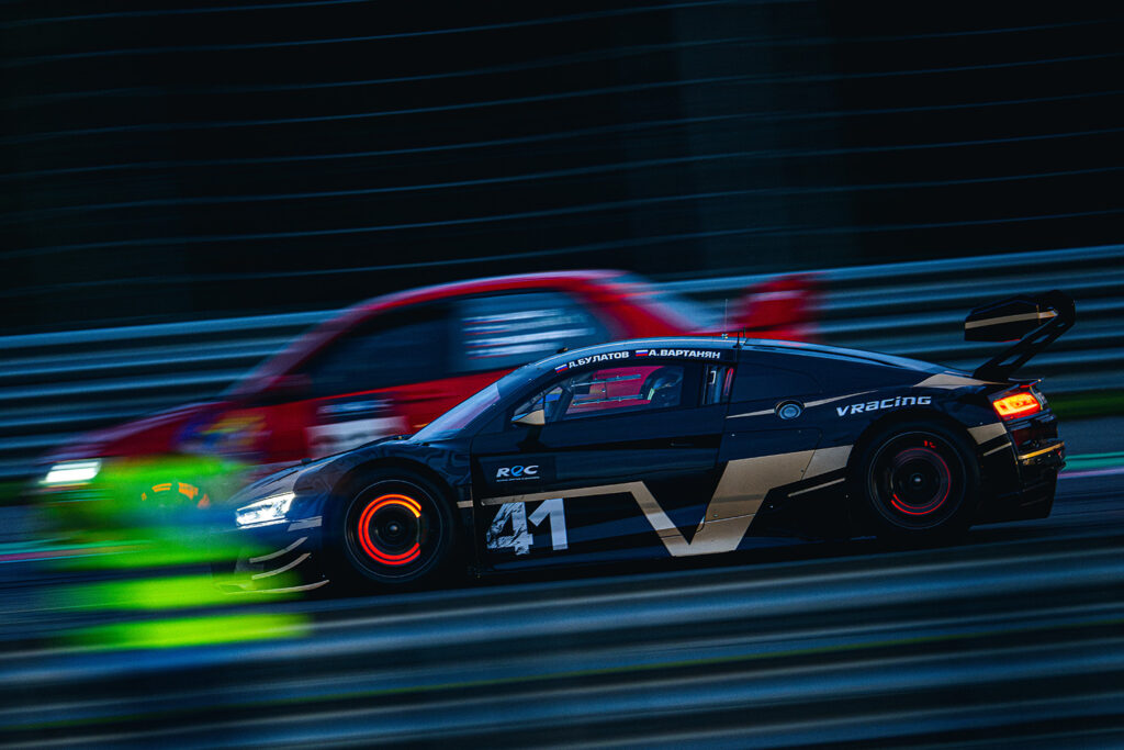 Четвертый победитель за сезон: экипаж Вартаняна и Булатова на AUDI R8 LMS GT3 впервые выиграл гонку REC в минувшие выходные. 