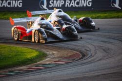 Убойная развязка: обгон в темноте за 5 минут до финиша решил судьбу победы в 4-часовой гонке СМП РСКГ В Грозном