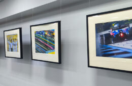 Выставка «В объективе – Формула 1» открылась на Сириус Автодроме.